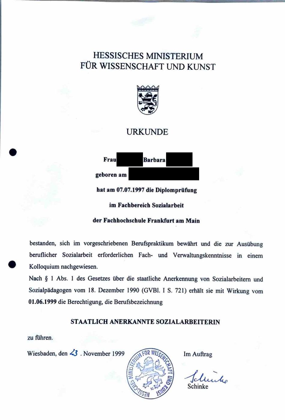 Urkunde staatliche Anerkennung als Sozialarbeiterin — persönliche Daten geschwärzt
