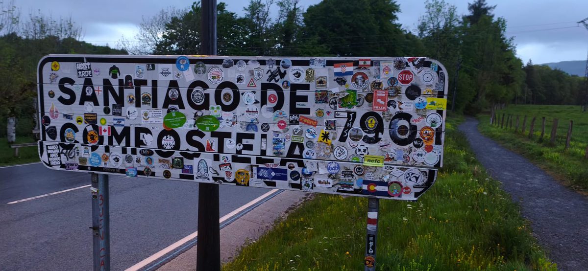 Wegweiser nach Santiago de Compostela